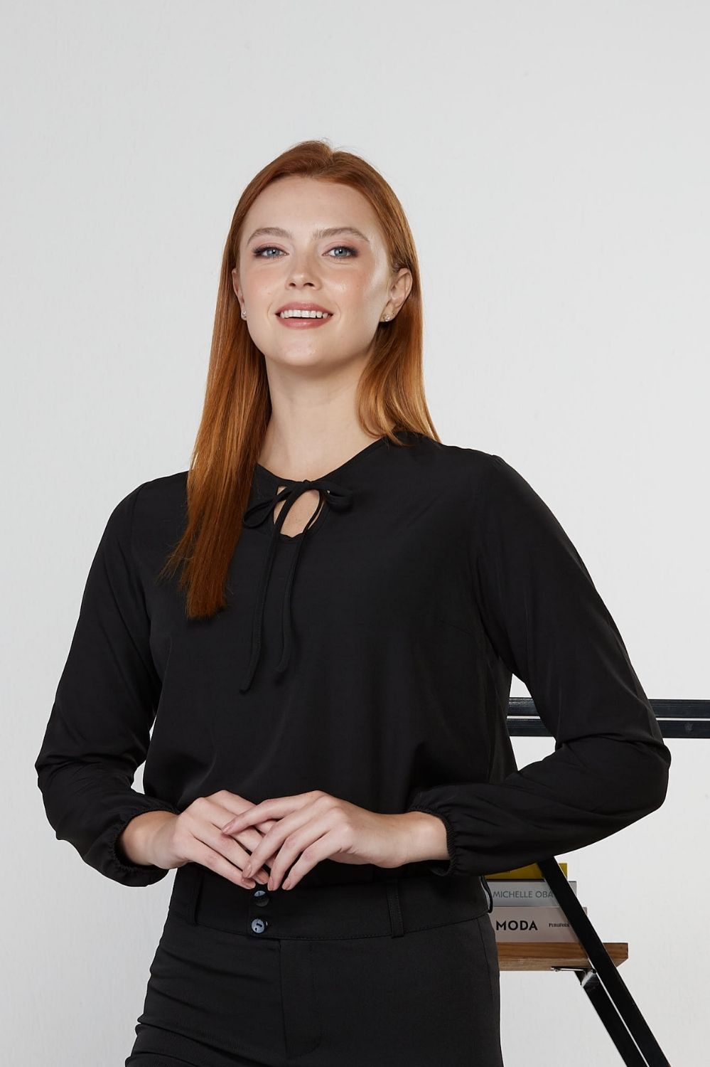 BLUSA FEM ANGELINA MICROF C/ELAST CORES ML C/ELAST NO PUNHO-PRETO