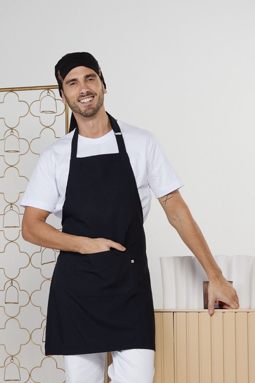 AVENTAL CURTO BASIC OXF 2L-PRETO 901